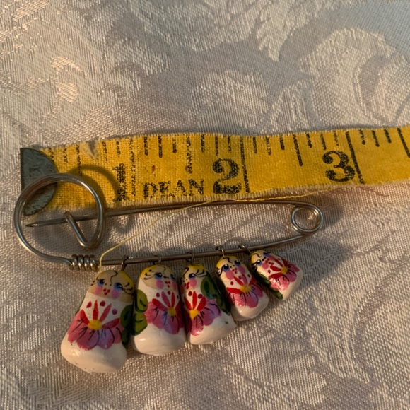 Pair of Vintage Russian Nesting Doll Safety Pins - Picture 8 of 8